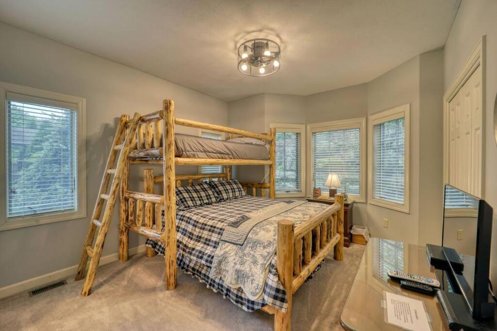 Bucket List Views Sugar Mountain Private Condo - 2Bed, 2Bath, Sleeps 6, Panoramic Views Of Mountains From Large Deck, Short Drive To Shopping, Restaurants, Cafes & Banner Elk Town Exterior photo